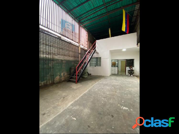 Se vende Galpón. 200m2. Bello Monte.