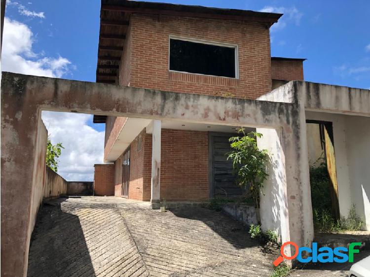 Se vende Quinta en Obra Gris de 214m2. Oripoto, Baruta. LG