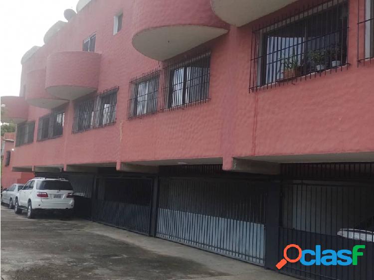 Se vende Townhouse en Parque Caiza