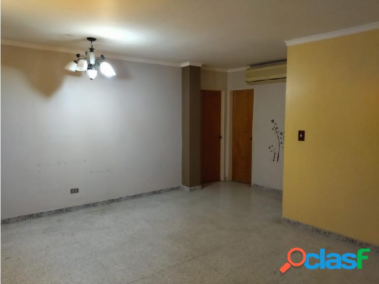 Se vende apartamento en la Av Municipal de Puerto La Cruz