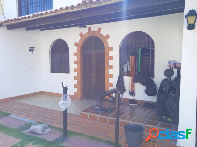 Se vende bella Casa en la Urbanización Montalbán.