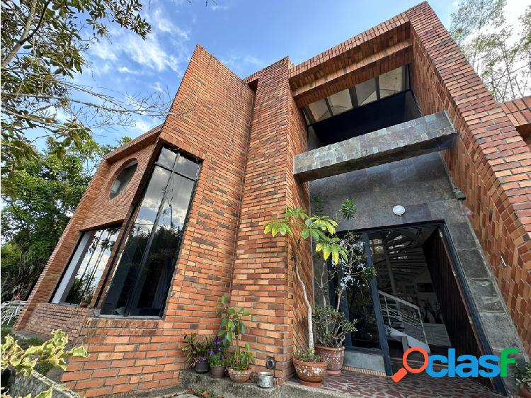 Se vende casa 1742m² 4h/3b/4e El Hatillo