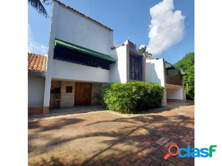 Se vende casa 2.500m² 6h+3s/6b+2s/24p Cerro Verde