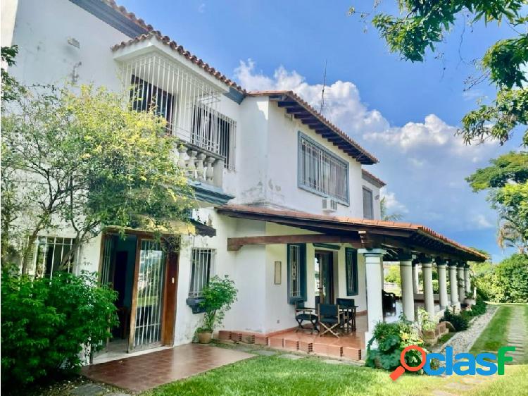 Se vende casa 2.556m2 4h+3hanexo+s Prados del Este