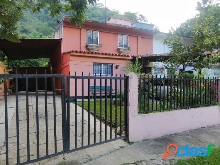 Se vende casa 211m2 4h/ 2b / 2p La Trinidad