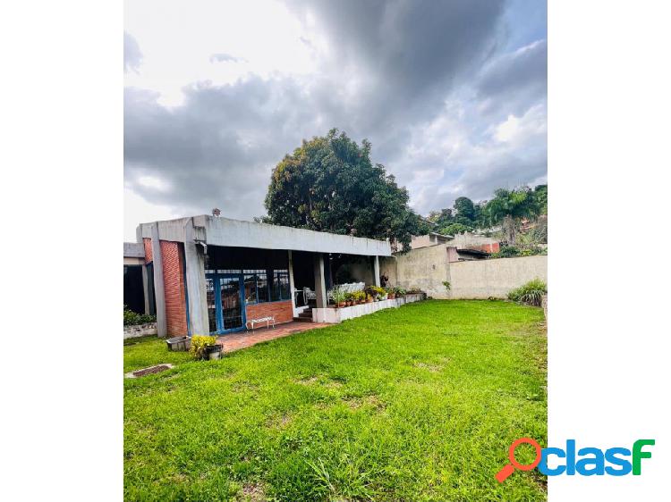 Se vende casa 450m2 5h/ 6b/ 4p Colinas de tamanaco