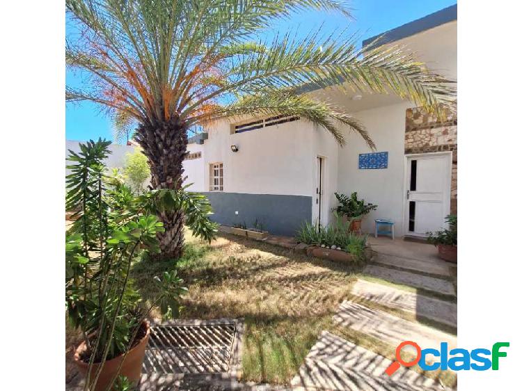 Se vende casa 640m² 4h+s/5b+s/2p Playa Moreno Porlamar