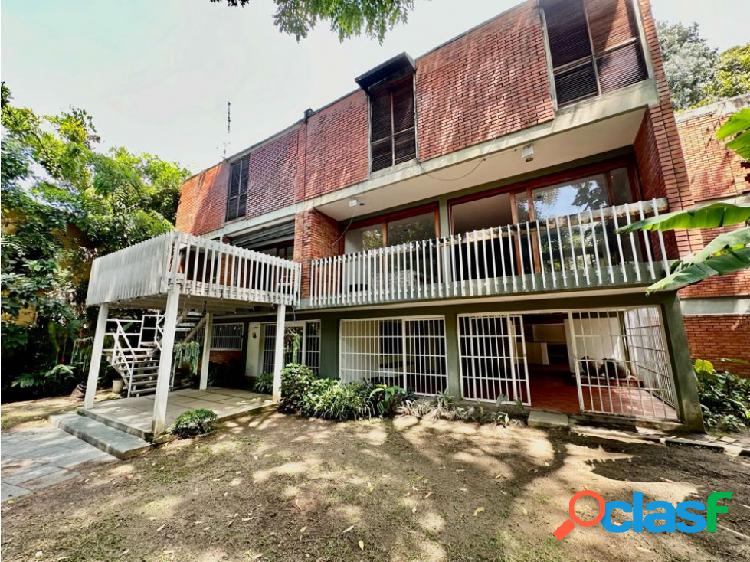 Se vende casa bifamiliar 1.000m2 8h/6b/6p Altamira