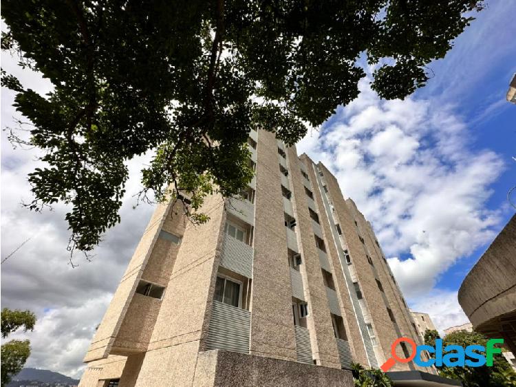 Se vende o alquila apartamento en la mejor calle en Altamira