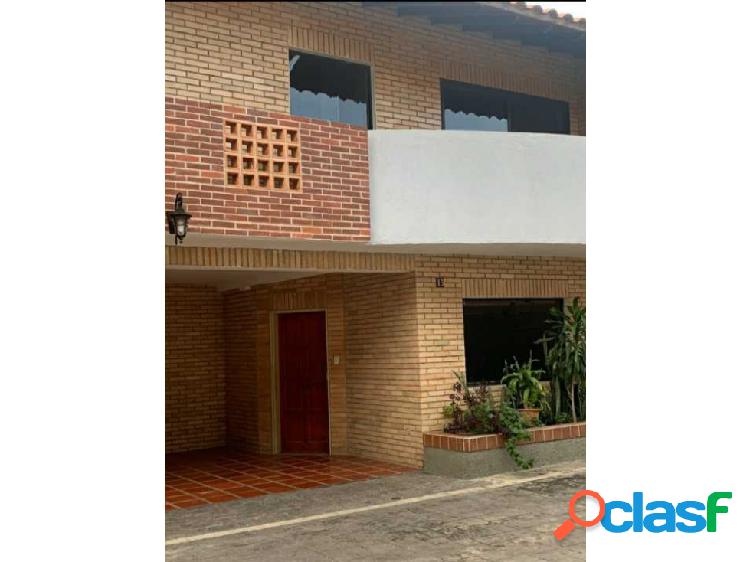 TOWN HOUSE EN VENTA MAÑONGO (FINANCIABLE)