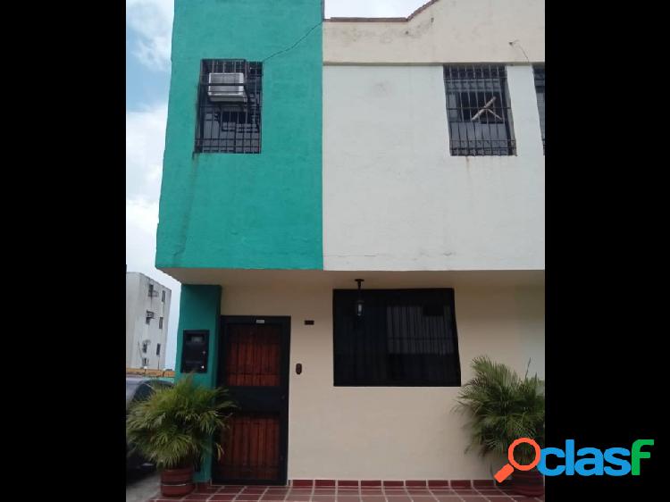 TOWNHOUSE EN CONJ RESD VILLAS DEL SOL PARQUE VALENCIA 28-18