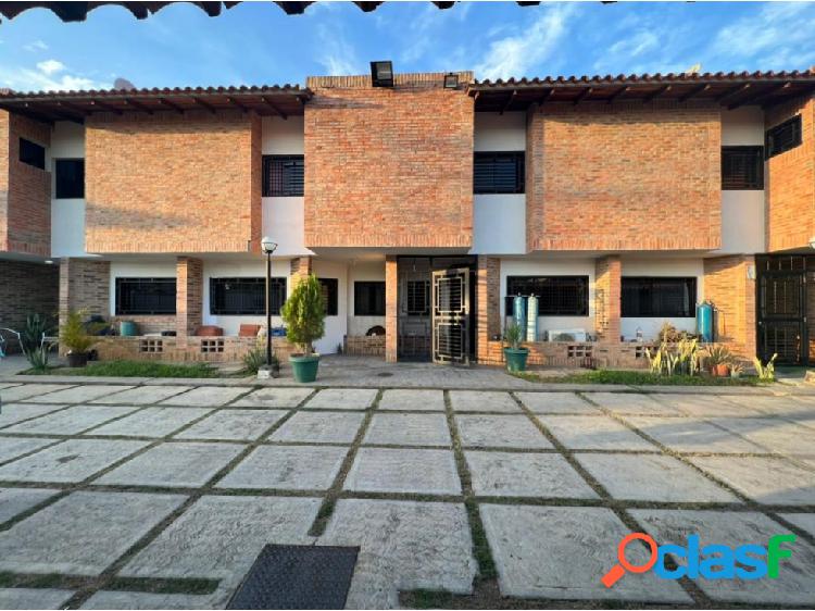 TOWNHOUSE EN NAGUANAGUA. RESIDENCIA TINAJAS DE MANANTIAL.