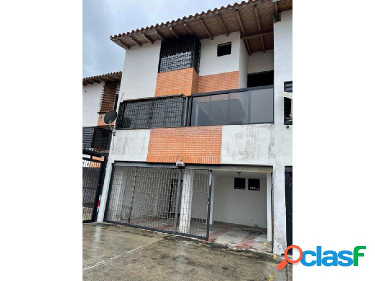 TOWNHOUSE LOMA MÁGICA. CARRIZAL MIRANDA