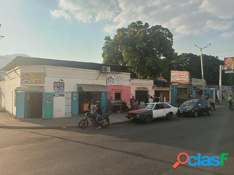 Terreno de uso Comercial en la Av. Universidad con Av. 190