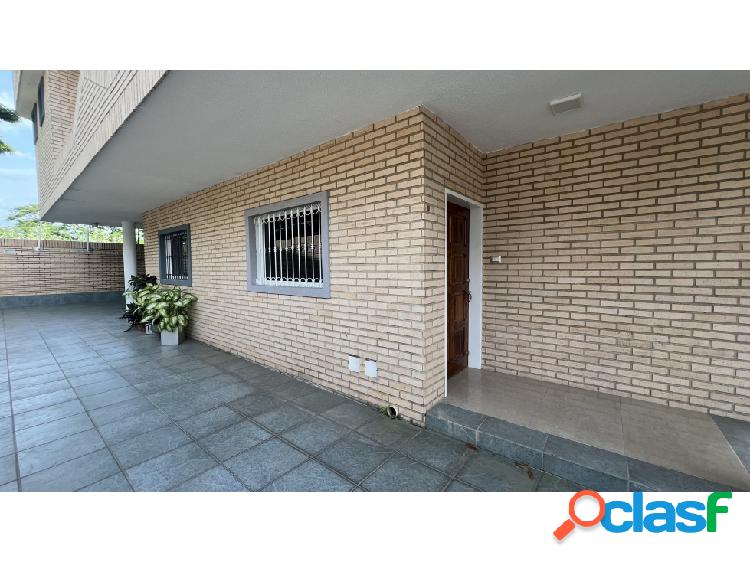 Town House en Alquiler, Urb. La Arboleda, Maracay.