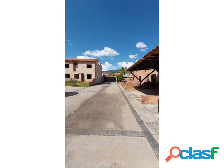 TownHouse en Conjunto Residencial AguaManil, Manantial,