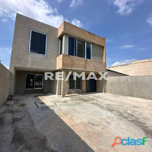 TownHouse en Venta La Coromoto/Remax Millenium.