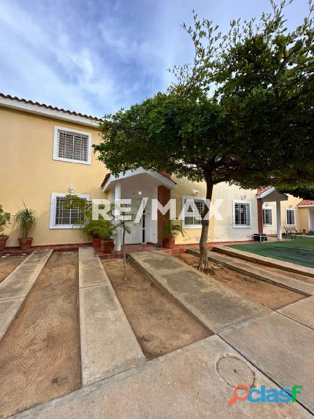 Townhouse En Alquiler Villa Costa Dorada. Remax Millenium