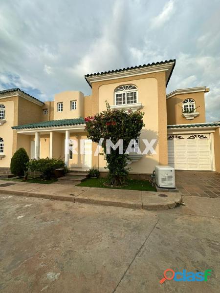 Townhouse En Venta Villa Oasis Country I. Remax Millenium