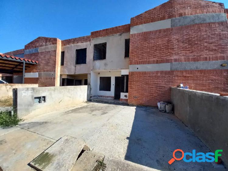 Townhouse en Res. Manantial Dorado, Urb. Manatial dorado.