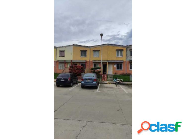 Townhouse en Venta Calicanto Flor Amarillo Valencia YBRA