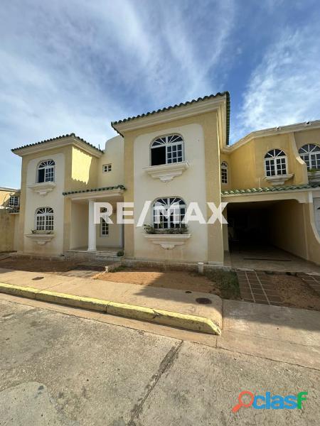 Townhouse en Venta. Lago country I. Remax Millenium