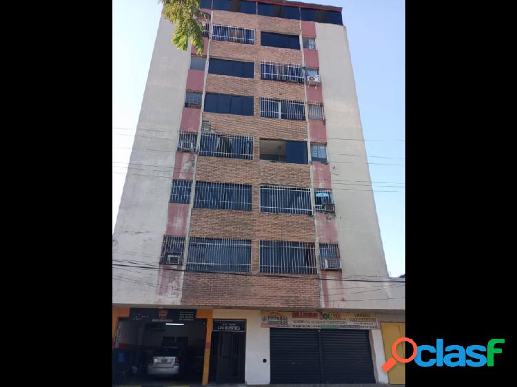 VENDE APARTAMENTO AV LISANDRO ALVARADO 07-16