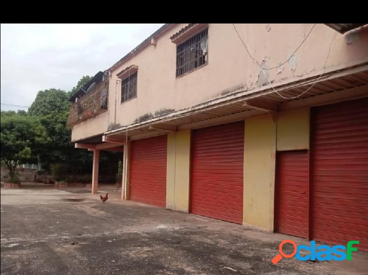 VENDE CASA C/ L COMERCIALES EN LA FLORESTA TINAQUILLO