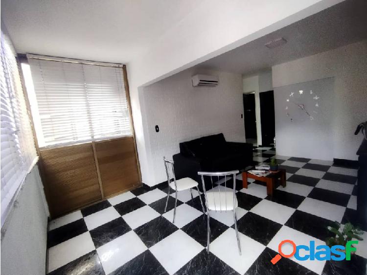 VENDO CENTRICO APARTAMENTO EN SABANA GRANDE 53M2 1H/1B/1M