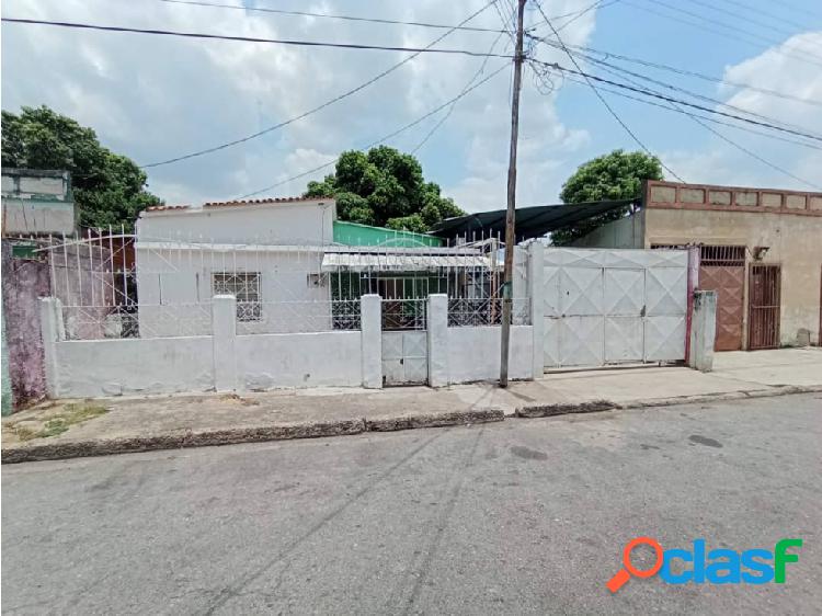 VENTA DE CASA A REMODELAR EN URB LA POCATERRA TOCUYITO