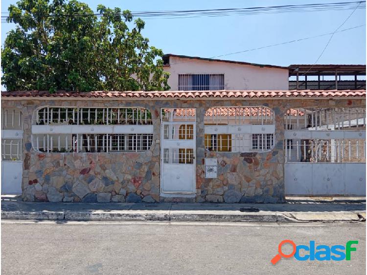 VENTA DE CASA DE DOS PLANTAS EN QUINTA 2000 PARAPARAL D10-06