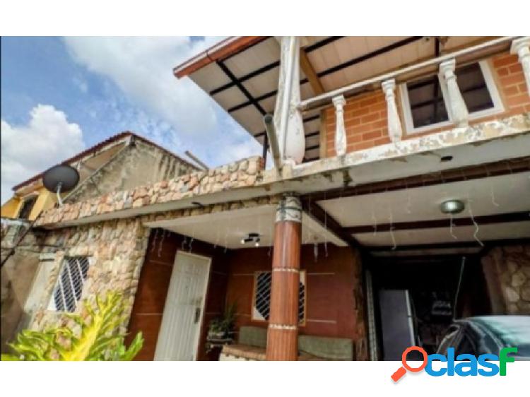 VENTA DE CASA EN LOS CANDILES NAGUANAGUA 26-16