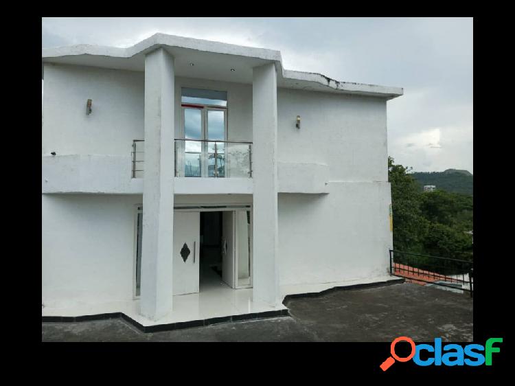 VENTA DE CASA MANSIÓN COLINAS DE GUATAPARO D07-08