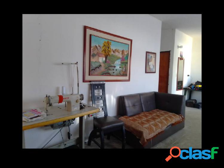 VENTA DE CASA URB SANTA PAULA TOCUYITO 28-25