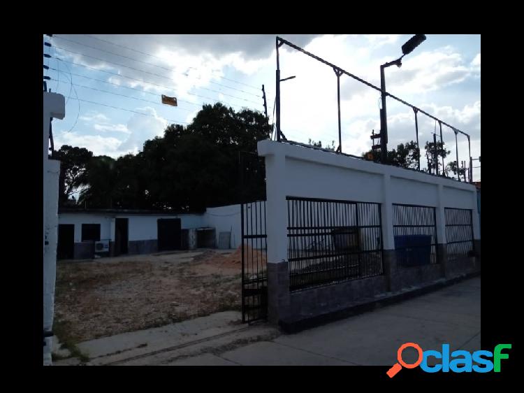 VENTA DE TERRENO CON LOCALES COMERCIALES VALENCIA 26-07