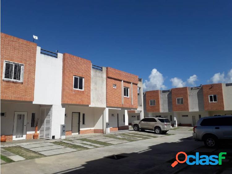 VENTA DE TOWN HOUSE URB MANANTIAL NAGUANAGUA 06-14