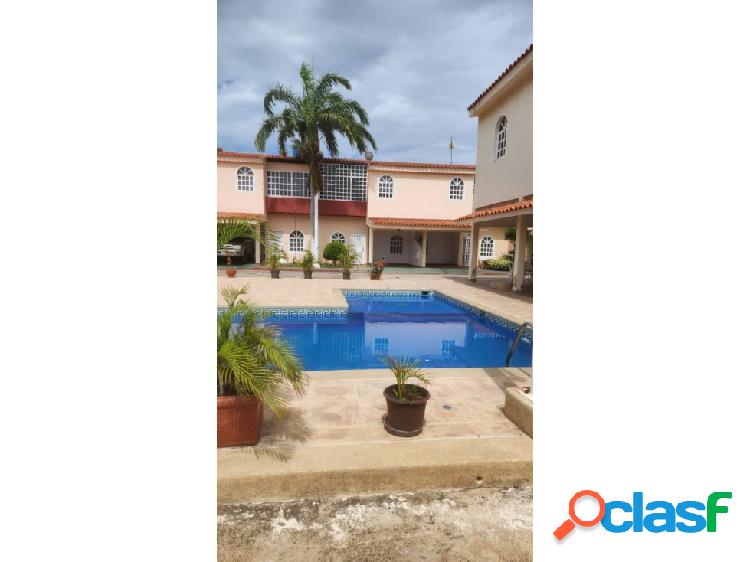 VENTA LUJOSO TOWN HOUSE MARGARITA 135MTS2/4H/3B/2PE