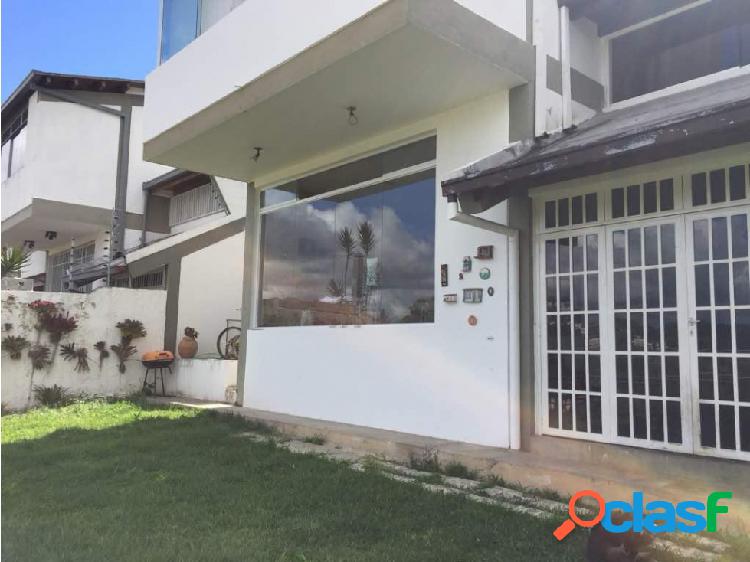 VENTA TOWN HOUSE EL PEÑON 381MTS2 4H+S 4B+S 2PE