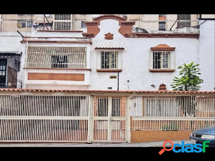 Vendo Casa de 320M2 10h/5b/2p/ Av. Casanova - El Recreo