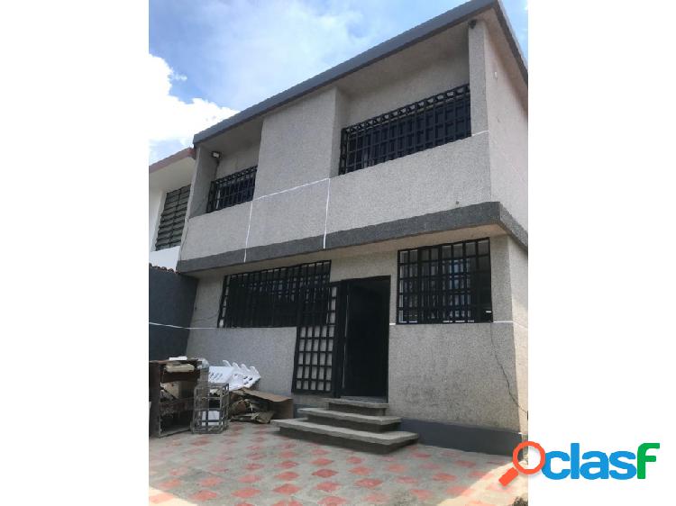 Vendo Casa en la Trinidad de 2 Plantas Remodelada