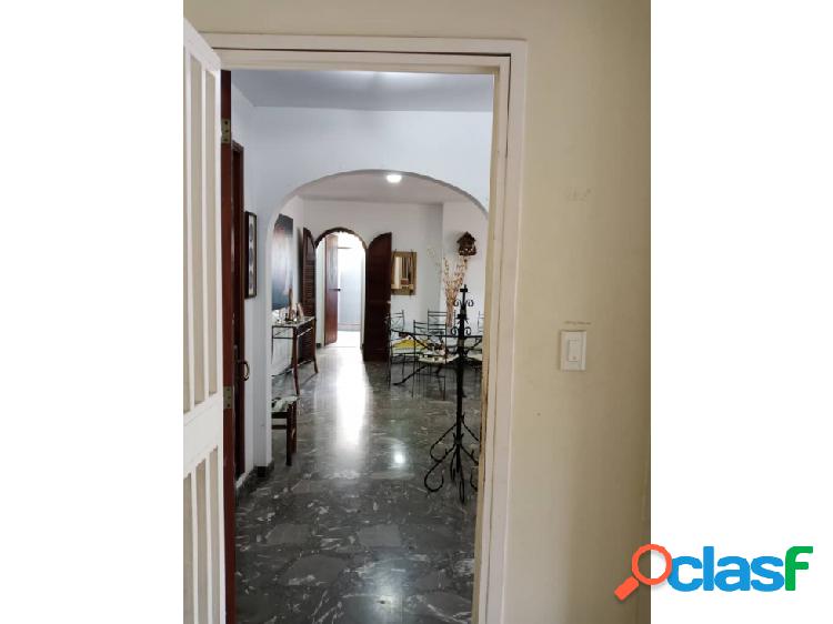 Vendo PB Chuao,138m2,49 m2,Jardín/90 m2 Patio,4 hab./3