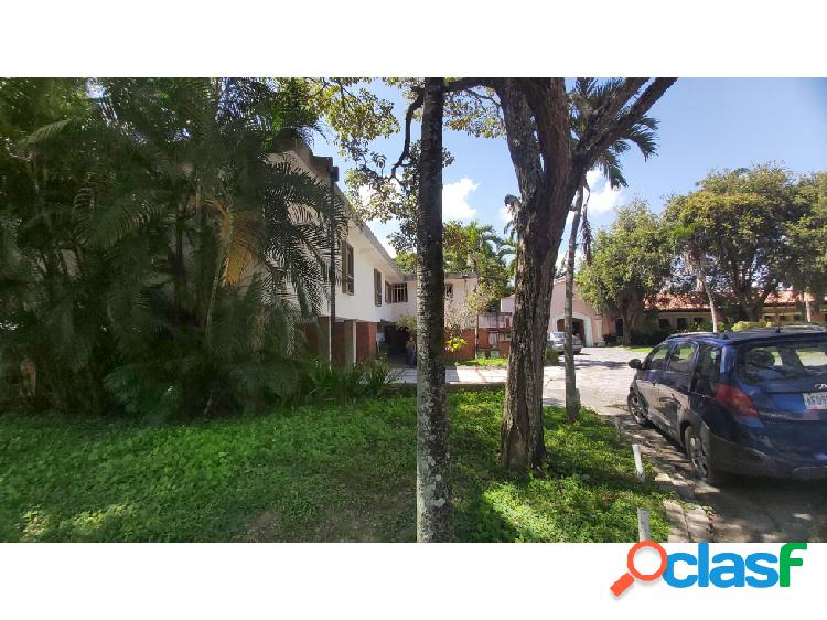 Vendo casa 352m2 6h/6b/2p Altamira 0446