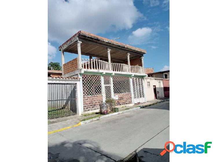 Vendo casa 393m2 Las Brisas de Cúa 6040