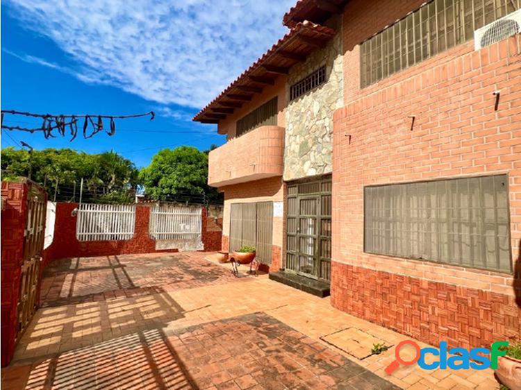 Venta Casa 615m2 4H 5B 3P Zona Valle del Espirito Santo