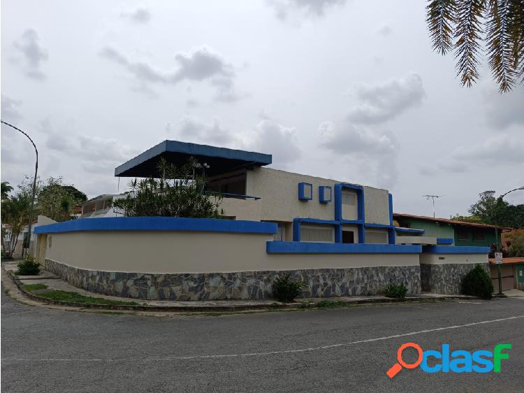 Venta Casa en La Trinidad 5h/5b/4pe JV