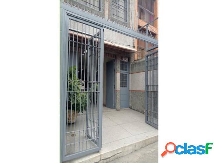 Venta Edificio 511 m2 4h/7b/ Catia