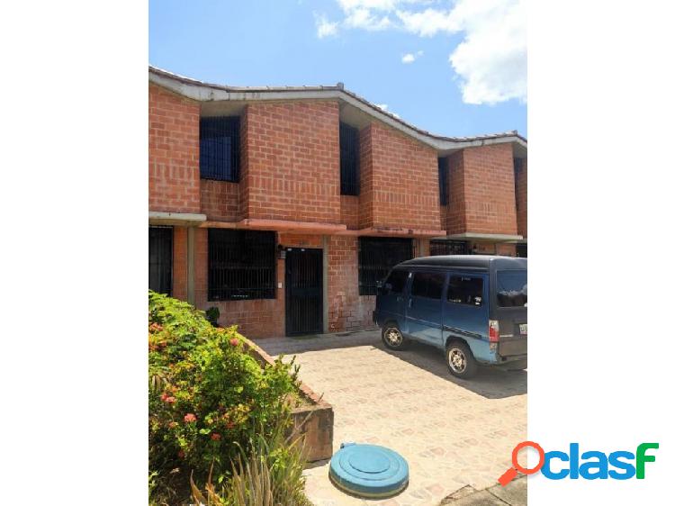 Venta de Town House en Nueva Casarapa Guarenas 2H/2B/2P