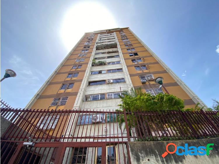 Venta de apartamento en Bello Monte 3H/1B+S/1P