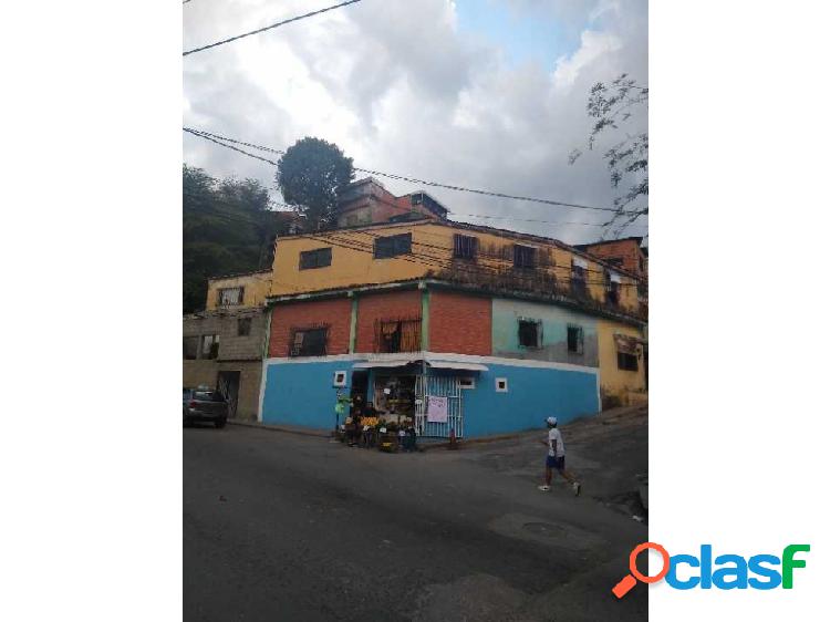 Venta de casa tipo familiar en Las Clavellinas, Guarenas