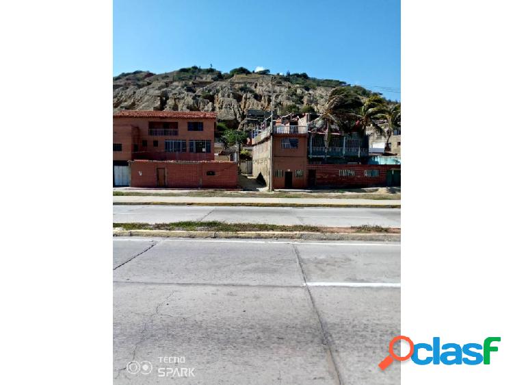 Se vende casa 220m2. 3H/2B/4P. Playa Verde